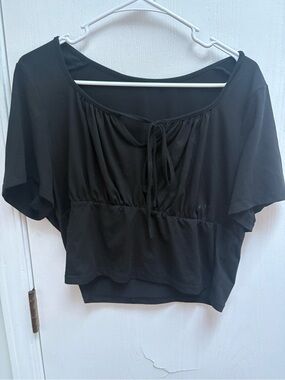 SHEIN Black Short Sleeve Tie-Front Crop Top